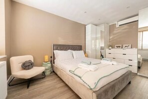 2 bedrooms, iron/ironing board, free WiFi, bed sheets - Luxury London Garden Flat (London)