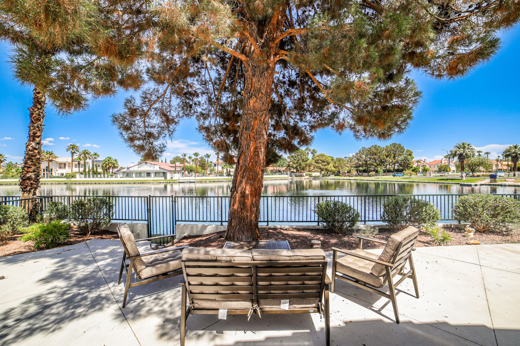 Cheerful House with Lake View