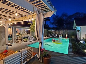 Outdoor pool, a heated pool - Heights Bungalow with pool/hot tub and backyard paradise. (Houston)