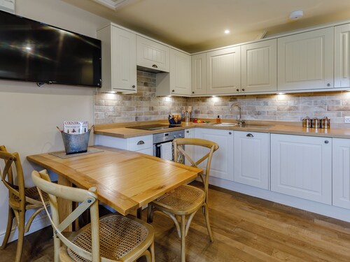 7 bedroom accommodation in Llandegla, near Wrexham