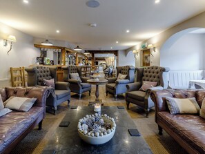 Lobby - 7 bedroom accommodation in Llandegla, near Wrexham (Llandegla, near Wrexham)