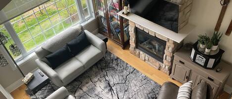 Smart TV, fireplace, DVD player, books