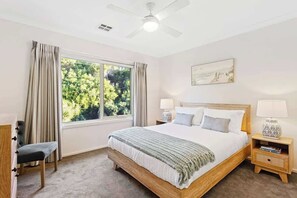 4 bedrooms, iron/ironing board, WiFi, bed sheets