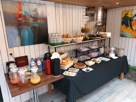 Desayuno continental gratuito y diario