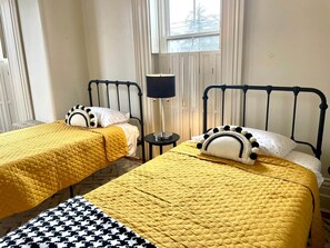 2 makuuhuonetta, silitysrauta/-lauta, Wi-Fi, vuodevaatteet