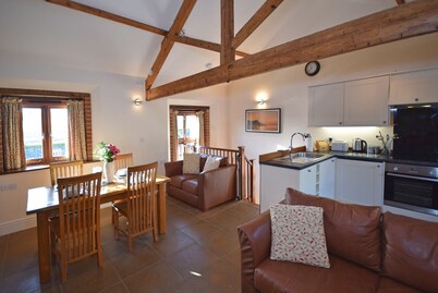 High Quality, Peaceful, Panoramic Views, AONB, close to Jurassic Coast.