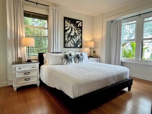 3 bedrooms, desk, iron/ironing board, travel crib - Peaceful Home in Kona, Hawaii (Holualoa)