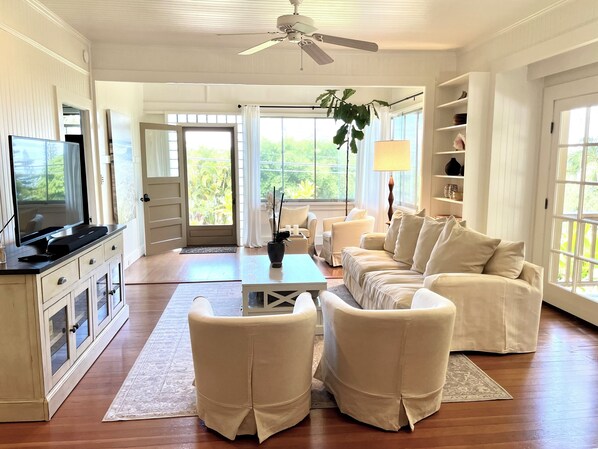 Smart TV, books - Peaceful Home in Kona, Hawaii (Holualoa)