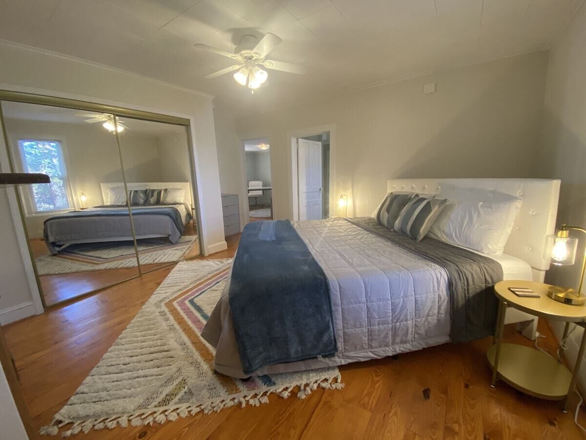 3 bedrooms, desk, iron/ironing board, free WiFi