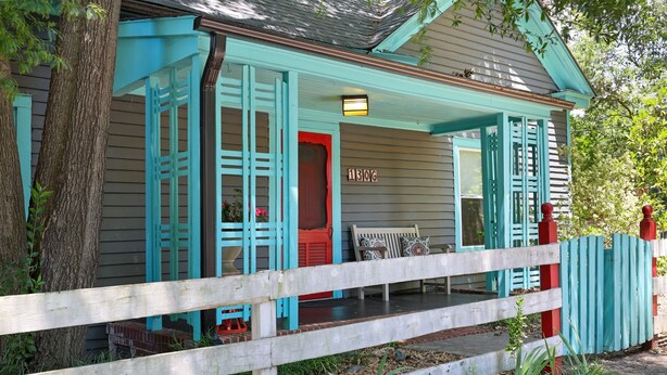 A house with a porch, a red door, and a mailbox. - Vintage Cottage less than 3 mi from Duke Hospital (Durham)