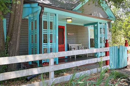 Terrace/patio. Vintage Cottage less than 3 mi from Duke Hospital