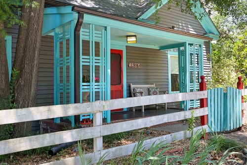 Vintage Cottage less than 3 mi from Duke Hospital