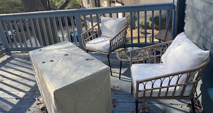 Vintage Cottage less than 3 mi from Duke Hospital