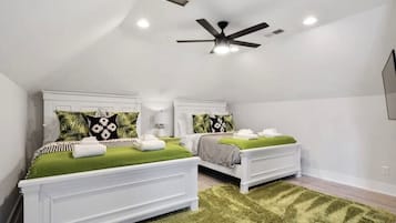 6 habitaciones, tabla de planchar con plancha y cuna de viaje