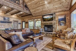 Smart TV, caminetto, studio