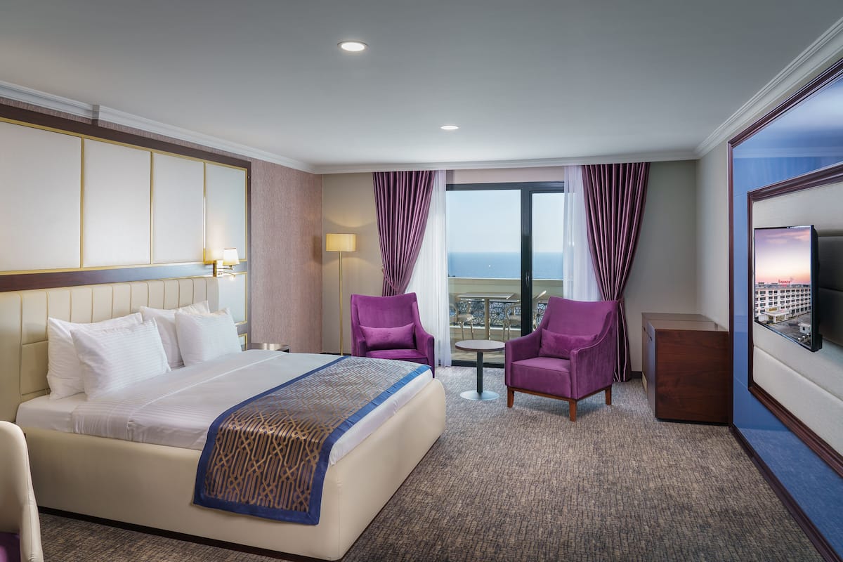 Premium Room, 1 Double Bed, Sea View | 1 bedroom, premium bedding, minibar, in-room safe
