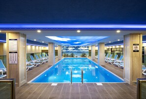 2 kolam renang indoor dan kolam renang outdoor musiman