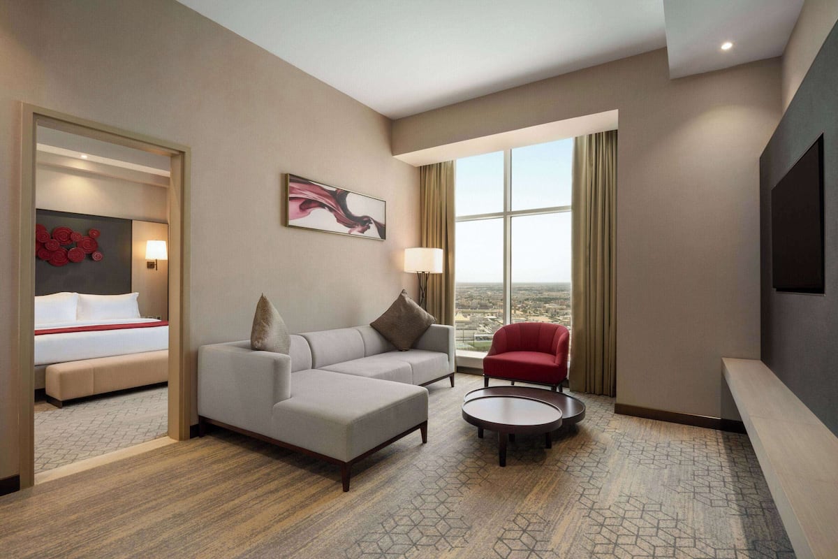 1 bedroom, in-room safe, desk, blackout curtains
