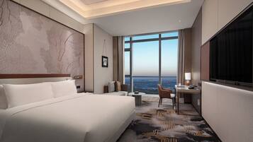 Hochwertige Bettwaren, Minibar, Zimmersafe, Schreibtisch