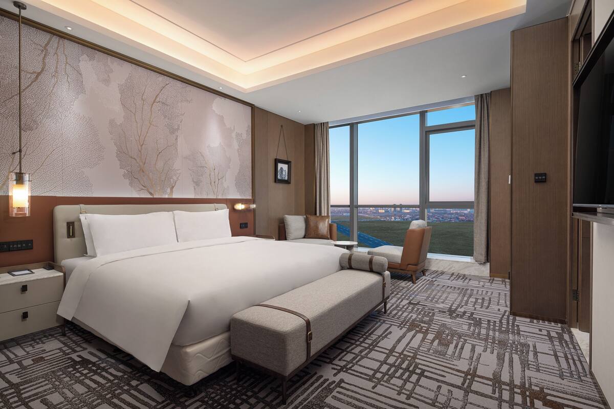 Junior Suite, 1 King Bed | Garden view