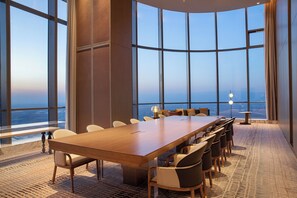 2 개의 바/라운지