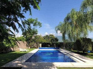 Outdoor pool, a heated pool - Pleasant rural house with private pool (Yautepec)