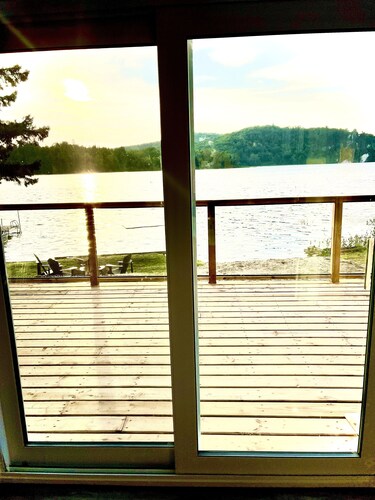 Waterfront Family Cottage with Private Beach and Hot Tub