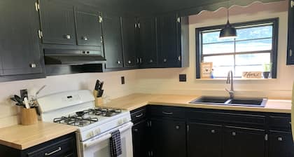 Private Country Home- 15 mins from Moultrie/Adel