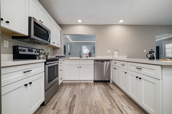 Refrigerador, microondas, horno, placa de cocina