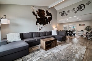 Smart TV, videojuegos, futbolito y libros 