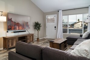 Smart TV, videojuegos, futbolito y libros 