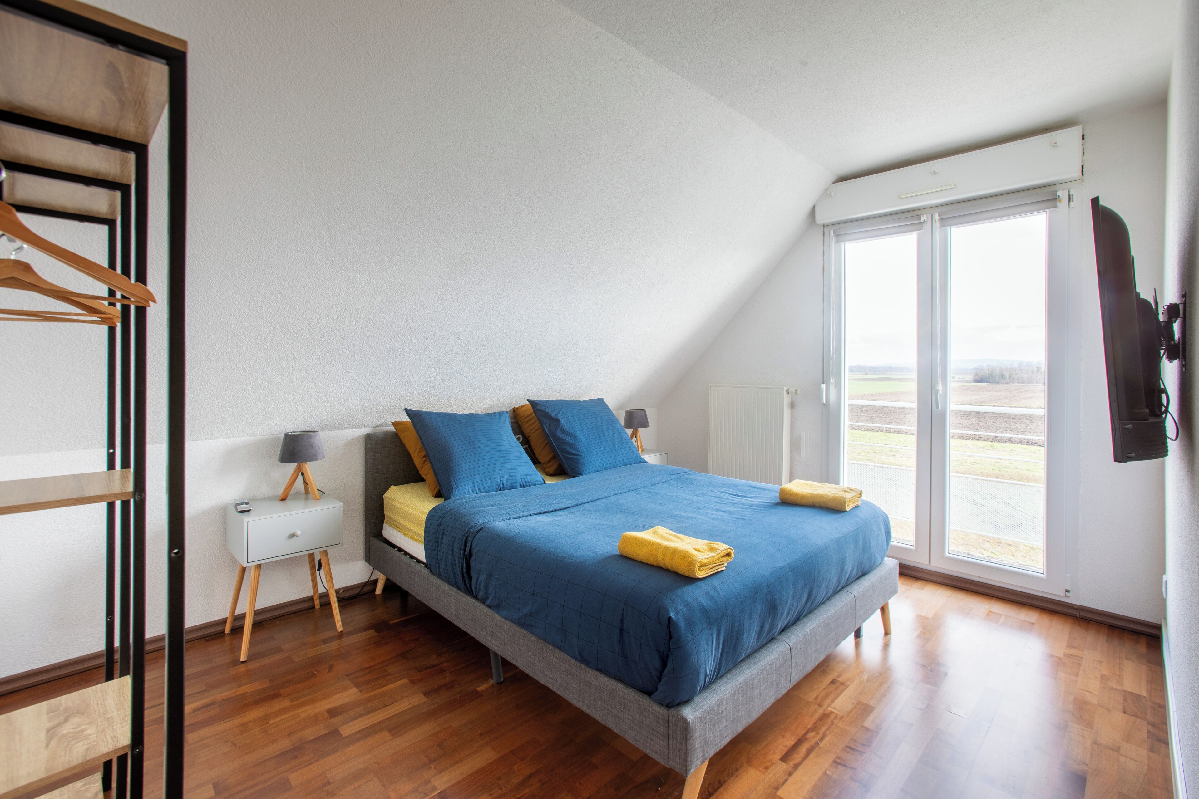 3 bedrooms, travel cot, free WiFi, bed sheets