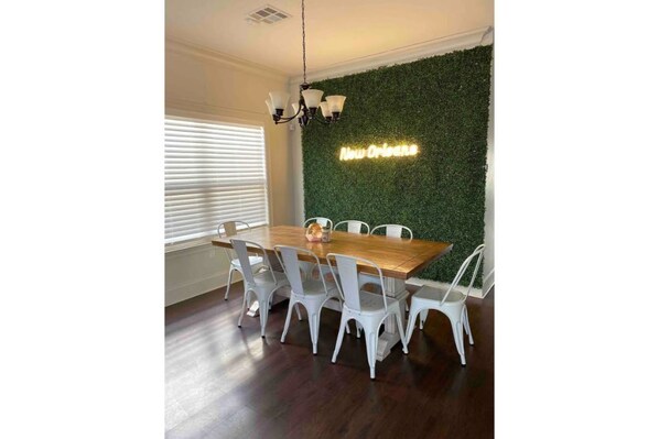Dining - Spacious & Safe House✦10 Mins from Bourbon (New Orleans)
