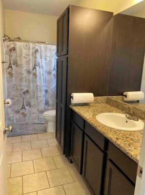 Bathtub - Spacious & Safe House✦10 Mins from Bourbon (New Orleans)