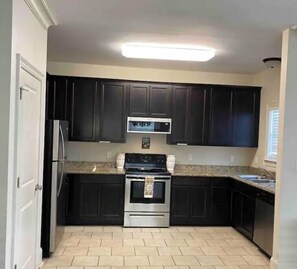 Private kitchen - Spacious & Safe House✦10 Mins from Bourbon (New Orleans)