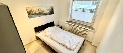 6 bedrooms, WiFi, bed sheets