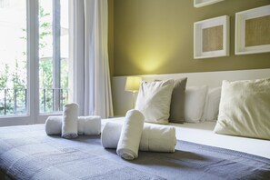 4 slaapkamers, een strijkplank/strijkijzer, gratis wifi, beddengoed