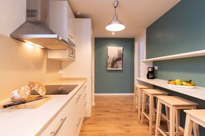 Fridge, microwave, dishwasher, coffee/tea maker