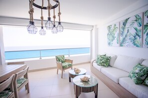 Smart TV, table tennis