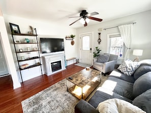 Smart TV, fireplace