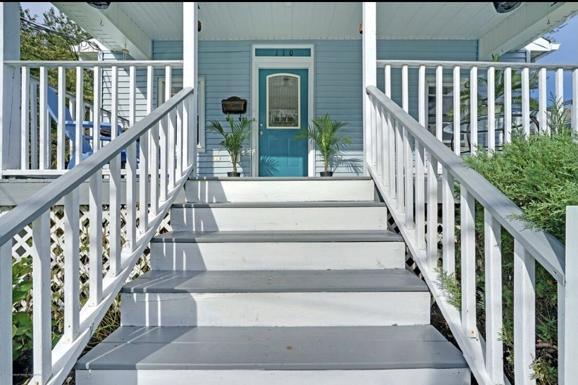 Neptune Bungalow a short ride to the beach