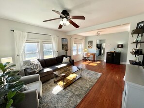 Smart TV, fireplace - Neptune Bungalow a short ride to the beach (Neptune City)