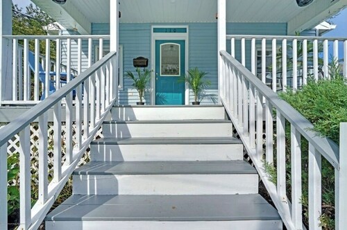 Neptune Bungalow a short ride to the beach