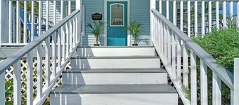 Neptune Bungalow a short ride to the beach