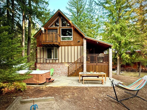 River-Walk Cabin - near Mount Rainier National Park