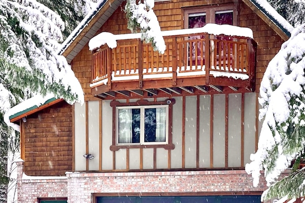 Welcome to River-Walk Cabin! It's great here in the winter too!