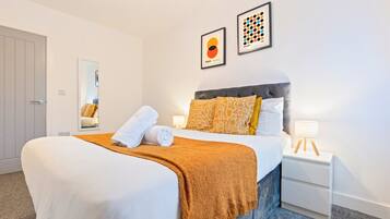 2 bedrooms, iron/ironing board, travel cot, free WiFi