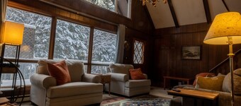 Spacious Chalet, Skiing 5 Minutes to Jay Peak, Vermont!