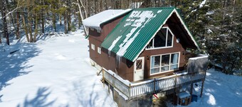 Spacious Chalet, Skiing 5 Minutes to Jay Peak, Vermont!