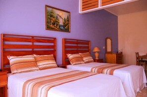 1 chambre, fer et planche à repasser, Wi-Fi gratuit, draps fournis
